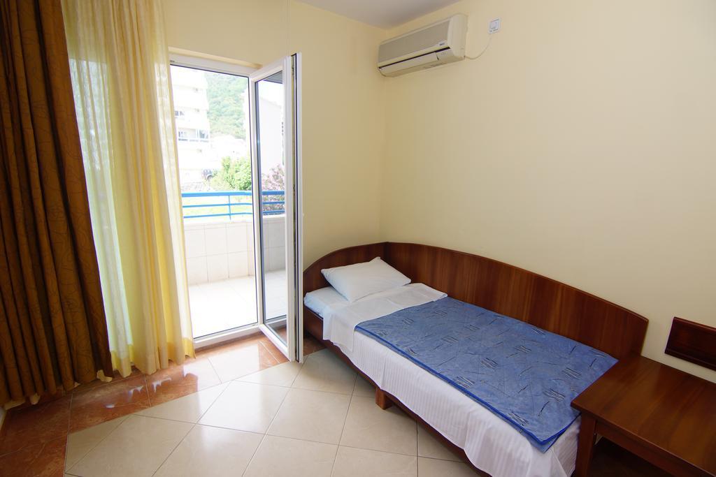Blue Palace Guest House Budva Exterior photo